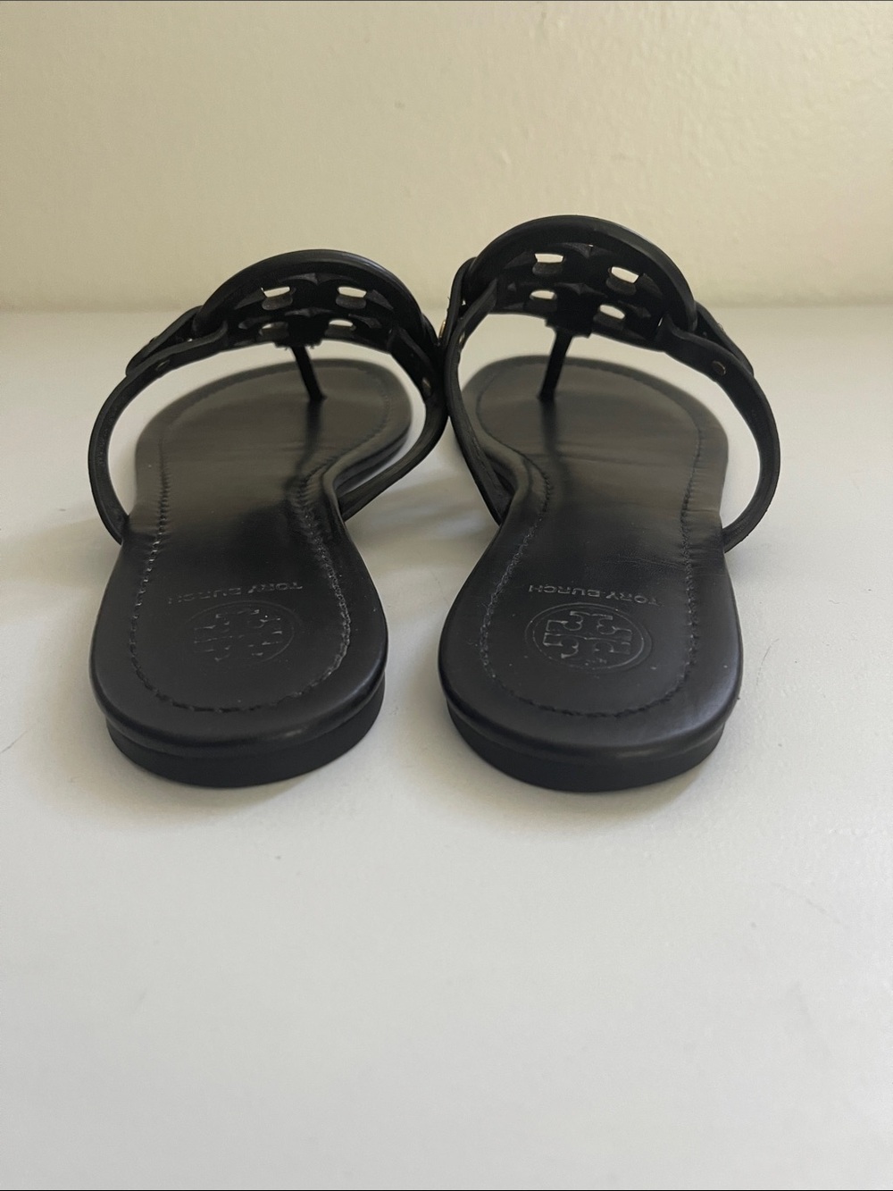 Tory Burch Miller Flip Flop Matte Black Leather Size 8 - Picture 3 of 5
